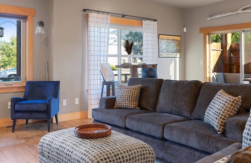 Southgate Triangle House | NEW! Conveniently located townhouse in Missoula