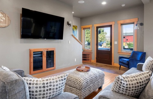 Southgate Triangle House | NEW! Conveniently located townhouse in Missoula