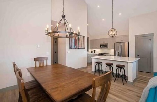 Grand Elk Ranch House | New Cool 4BR Mountain Home: Views, Games, Hot Tub