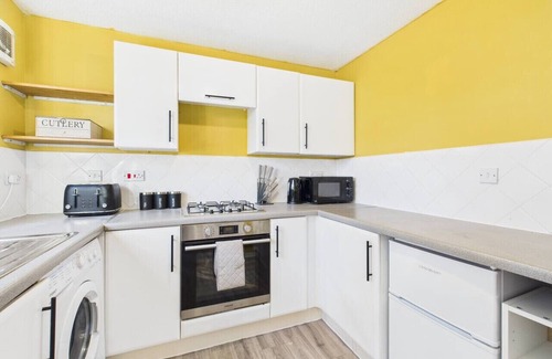 Bishop's Cleeve House | NEW | Cornfields Place | Racecourse | Free Parking