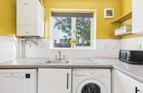 Bishop's Cleeve House | NEW | Cornfields Place | Racecourse | Free Parking