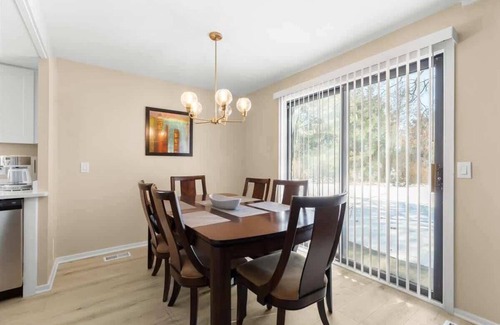 Drayton Plains Apartment | NEW Corp/Bus Townhome New Hudson