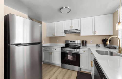 Drayton Plains Apartment | NEW Corp/Bus Townhome New Hudson