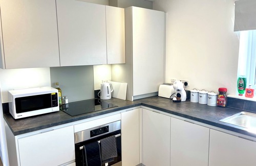 Blackmore End House | New Cosy Stylish 2 bedroom/2 bathroom House with Parking, in Bishops Stortford