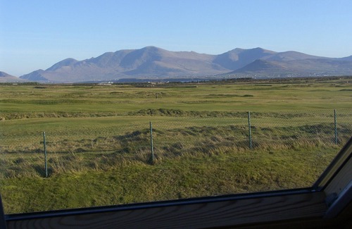 Ballyferriter Cottage | New cottage beside golf course on Dingle Penninsula, Atlantic views