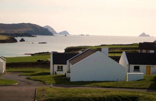 Ballyferriter Cottage | New cottage beside golf course on Dingle Penninsula, Atlantic views