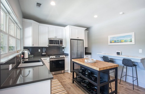 Waveland Cottage | New cottage blocks from the beach; pets OK! Firepit! Grill! EV Charger! 65” TV