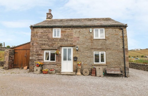 Longnor Cottage | NEW COTTAGE FARM, family friendly, with open fire in Buxton