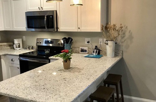 Arundel Cottage | New Cottage in 200 acre nature preserve, pool, minutes to beach