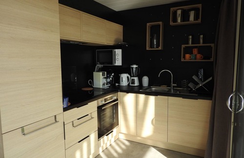 Pomerols Cottage | New cottage located in a secure residential leisure park with janitor