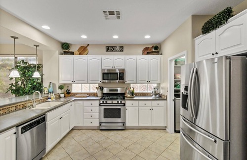 Anthem House | New! Country Club | Comfortable Living Space | Seasonal Stays | Pets Ok!