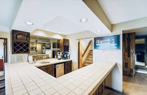 Larkspur House | *NEW!* Country setting near AFA, Venues, & Lake