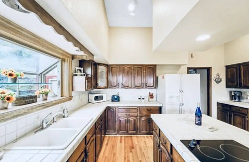 Larkspur House | *NEW!* Country setting near AFA, Venues, & Lake