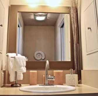Pirates Beach House | NEW Couples Retreat - sleeps 2 adults + 2 children