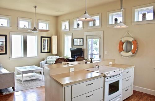 Pirates Beach House | NEW Couples Retreat - sleeps 2 adults + 2 children