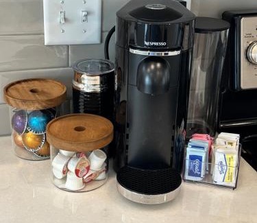 Lafayette Apartment | NEW Couyon House Luxury Amenities Fast WiFi 65 TV