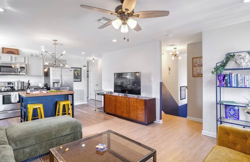 Treme House | New Cowboy Pool! 6BR by FQ | EV Charger | Parking, | Parking | Patio | Laundry | 1GB Wifi | Parkview