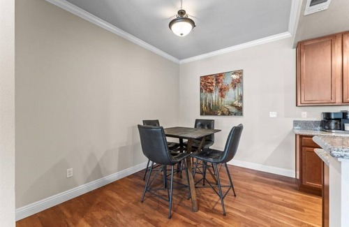 Reno/Tahoe Airport Apartment | New Cozy 1BR | Heated Pool, Spa & Sauna Access