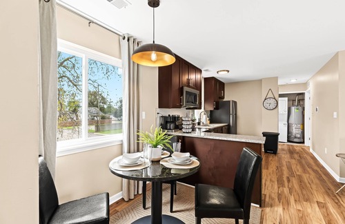Roseville Apartment | New! Cozy 1BR, Minutes to Roseville Downtown