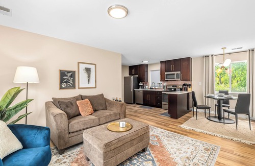 Roseville Apartment | New! Cozy 1BR Upper Unit in the Heart of Roseville