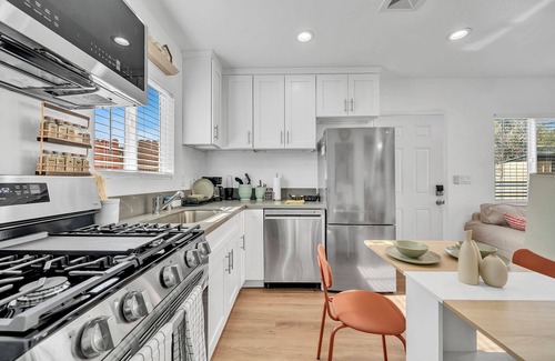San Bernardino House | New&Cozy 1BR with Private Yard near NOS & Yaamava