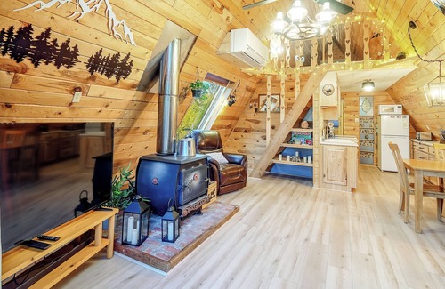 Indian Mountain Cabin | New! Cozy 2-bedroom A-Frame with Hot Tub, Fire Pit, WiFi, AC and VIEWS!