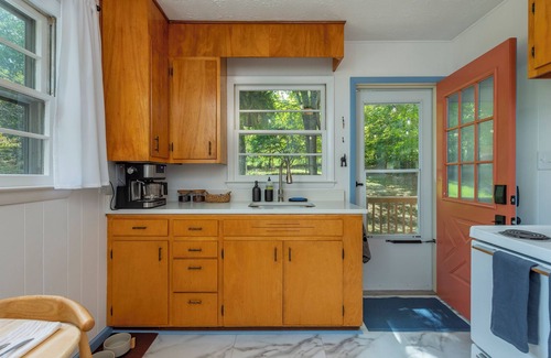 Asheville House | New! Cozy 2-Bedroom Home in Asheville - 10 min from Downtown!