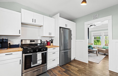 New Baltimore House | New! Cozy 2BR near Lake at Anchor Bay