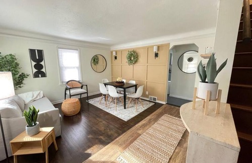 Berea House | New! Cozy 4-bedroom w/free parking. Dogs welcome!