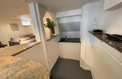 Berea House | New! Cozy 4-bedroom w/free parking. Dogs welcome!
