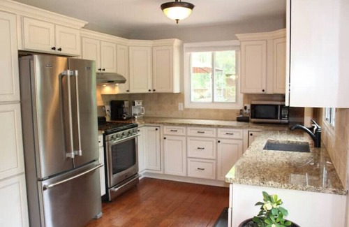 Tiny Cottage | *New* Cozy 4 Season Family Cottagen