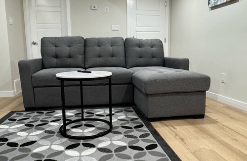 Southwest Edmonton House | New , cozy and spacy shortlet