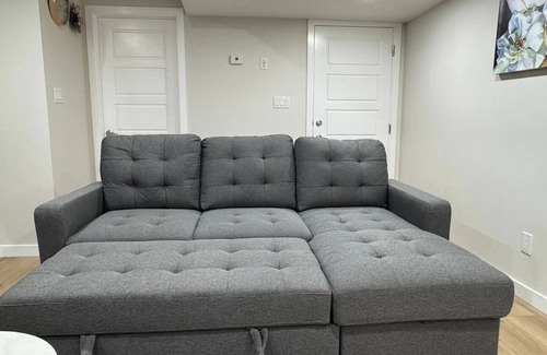 Southwest Edmonton House | New , cozy and spacy shortlet