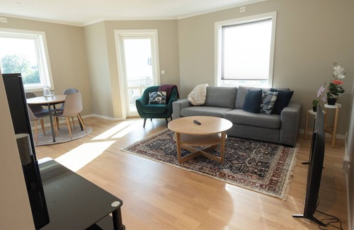 Arendal Apartment | New cozy apartment in Arendal-Hill. 5 minute to the town center, pet friendly.