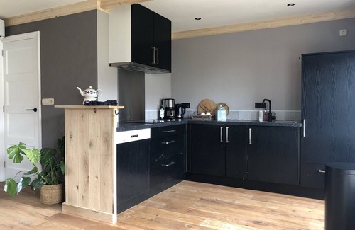 Jorwert Apartment | NEW:Cozy Apartment on the Water in Jorwert, just a stone's throw from Leeuwarden