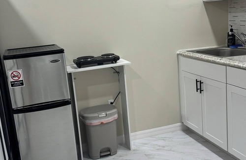 Bloomingdale House | New cozy apartment with bathroom and kitchen in Tampa