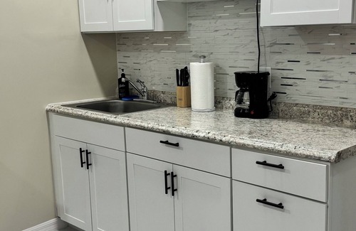 Bloomingdale House | New cozy apartment with bathroom and kitchen in Tampa