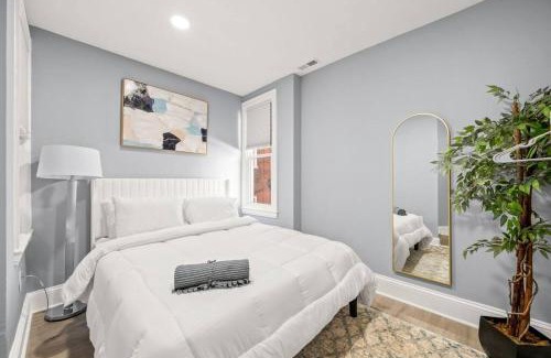 Gayborhood Apartment | New! Cozy Apt in Center City!