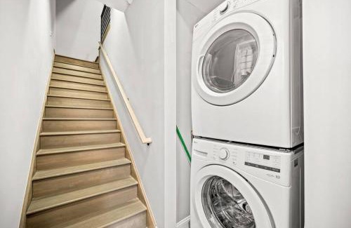 Gayborhood Apartment | New! Cozy Apt in Center City!
