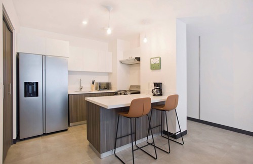 Alajuela Apartment | New Cozy Apt, near SJO airport - AC - Security 24/7 - Parking