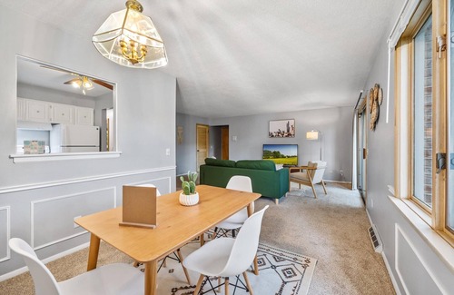 Bedford Apartment | NEW! Cozy Boho 2BR W/King 7 Miles from Downtown