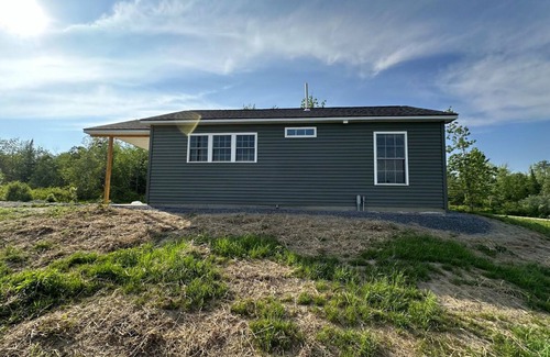Oakland Cabin | NEW Cozy Cabin located in Oakland tucked away in a peaceful wooded scene.