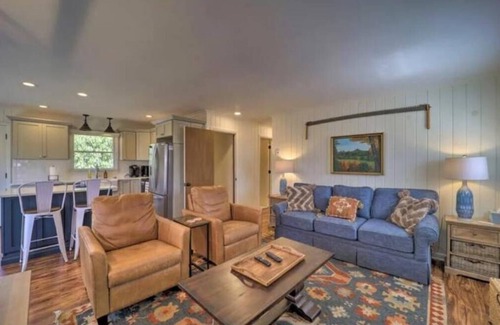 Newland Cabin | NEW! Cozy cabin minutes from Grandfather Mtn, Banner Elk, golf and pool too!