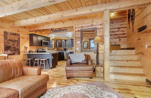 Springbrook House | New Cozy Cabin on a Lake for the Perfect Getaway!