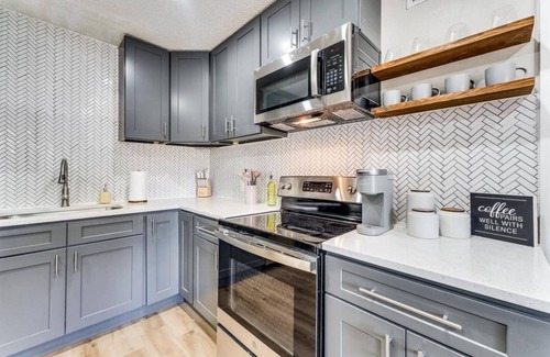 Derby House | NEW cozy & clean Derby Bungalow!