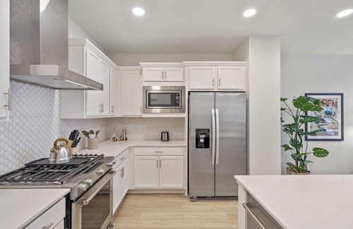 Fort Collins House | NEW! Cozy Colorado Living – 8 min from Old Town!