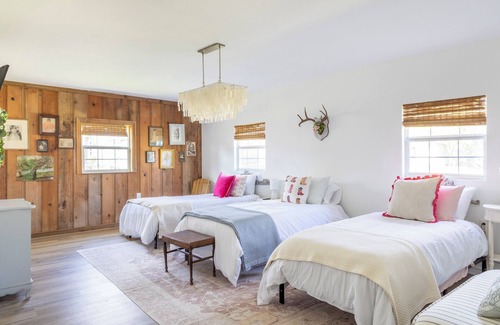 Burton House | NEW | Cozy cottage sleeps 3 | 10 min. to Round Top!