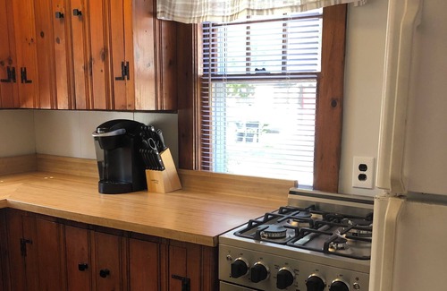 West Yarmouth Cottage | NEW ! Cozy Cottage with Water View