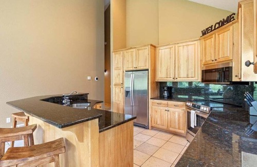 Nisswa House | NEW! Cozy Creekside Townhome Steps from Gull Lake Access