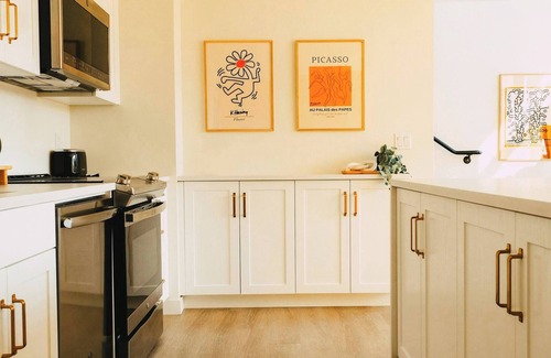Downtown Halifax Bed & Breakfast | *NEW* Cozy Downtown Halifax Loft *Free Parking*